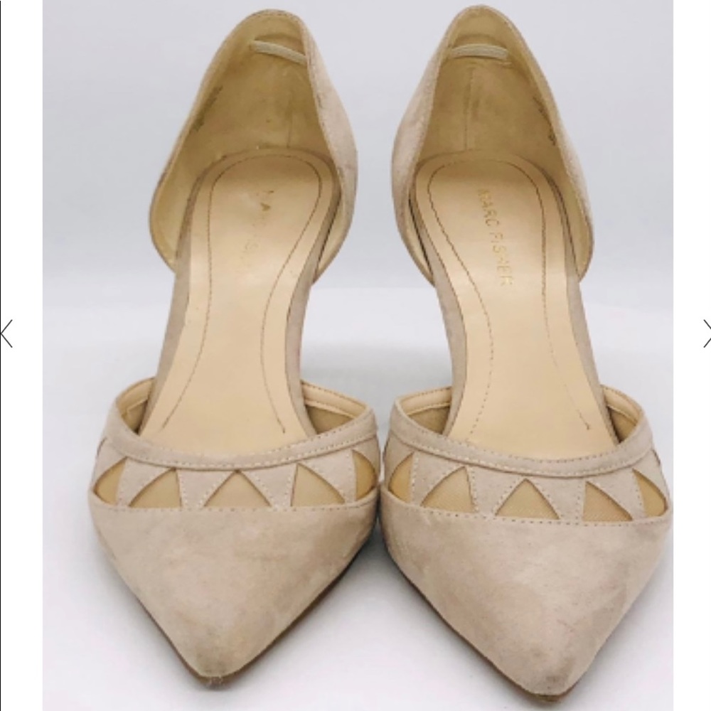 Low pointy pumps